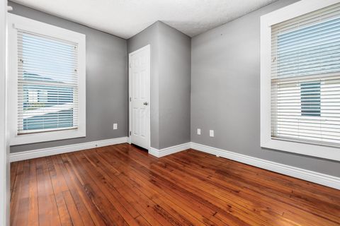 Tiny photo for 288 E 4th Avenue, Columbus, OH 43201 (MLS # 226000598)