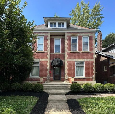Photo of 122 W 2nd Avenue, Columbus, OH 43201 (MLS # 226024229)