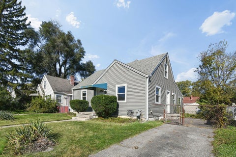 Photo of 814 E Brighton Road, Columbus, OH 43224 (MLS # 226040438)