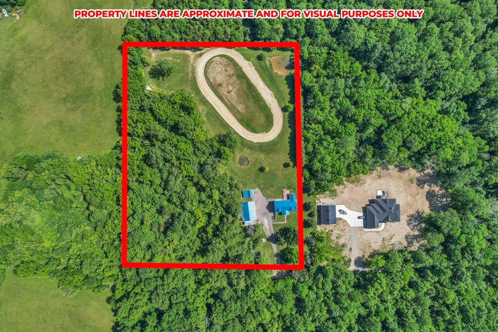 Photo of 606 Mills Road, Wilmington, OH 45177 (MLS # 226020648)