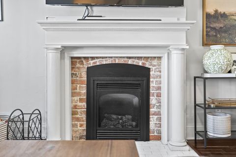 Tiny photo for 647 Oakwood Avenue, Columbus, OH 43205 (MLS # 226005470)