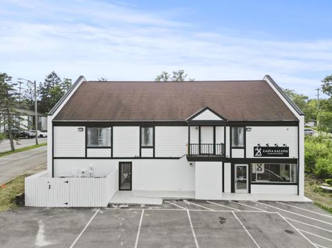 Photo of 4588 Kenny Road, Columbus, OH 43220 (MLS # 226003425)