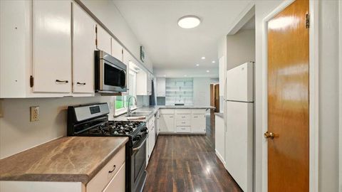 Tiny photo for 2 Frary Court, Mount Vernon, OH 43050 (MLS # 225044460)