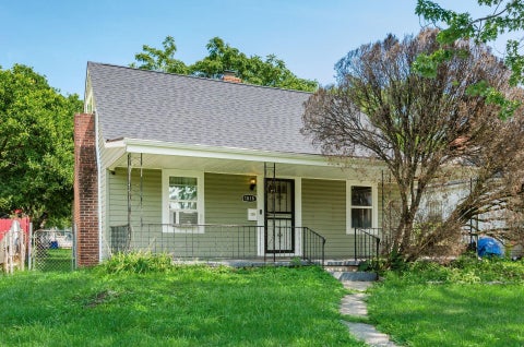 Photo of 1018 E 19th Avenue, Columbus, OH 43211 (MLS # 226030907)