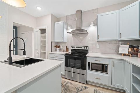 Tiny photo for 665 S 22nd Street, Columbus, OH 43205 (MLS # 225040590)