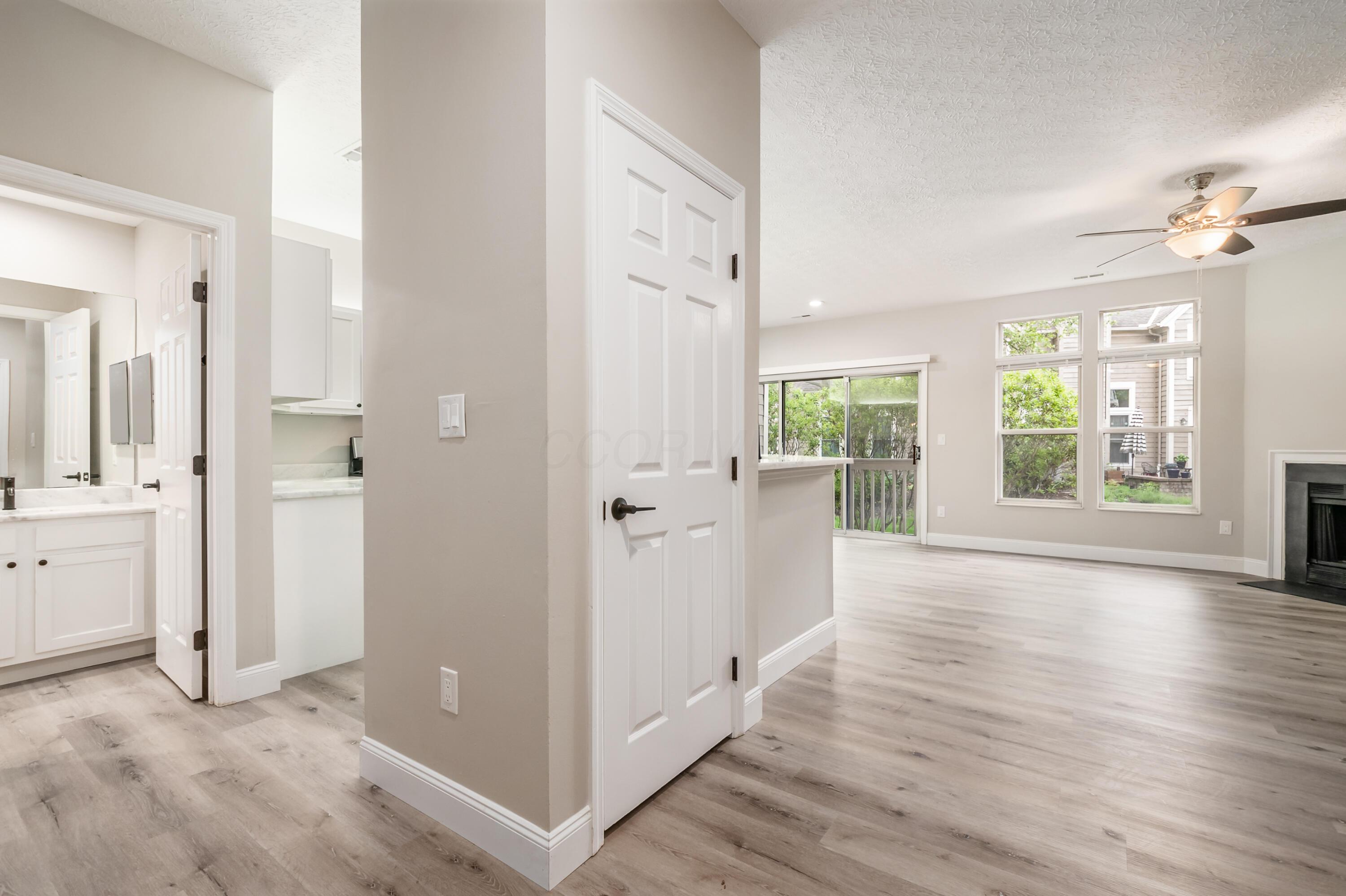 3469 Fishinger Mill Drive, Columbus, Ohio image 3