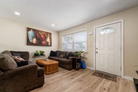 Tiny photo for 4 Oak Road, Columbus, OH 43217 (MLS # 226002342)