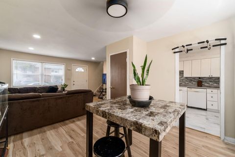 Tiny photo for 4 Oak Road, Columbus, OH 43217 (MLS # 226002342)