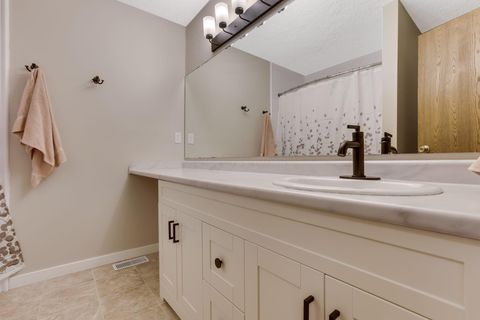 Tiny photo for 5876 Waterview Drive, Hilliard, OH 43026 (MLS # 226012290)