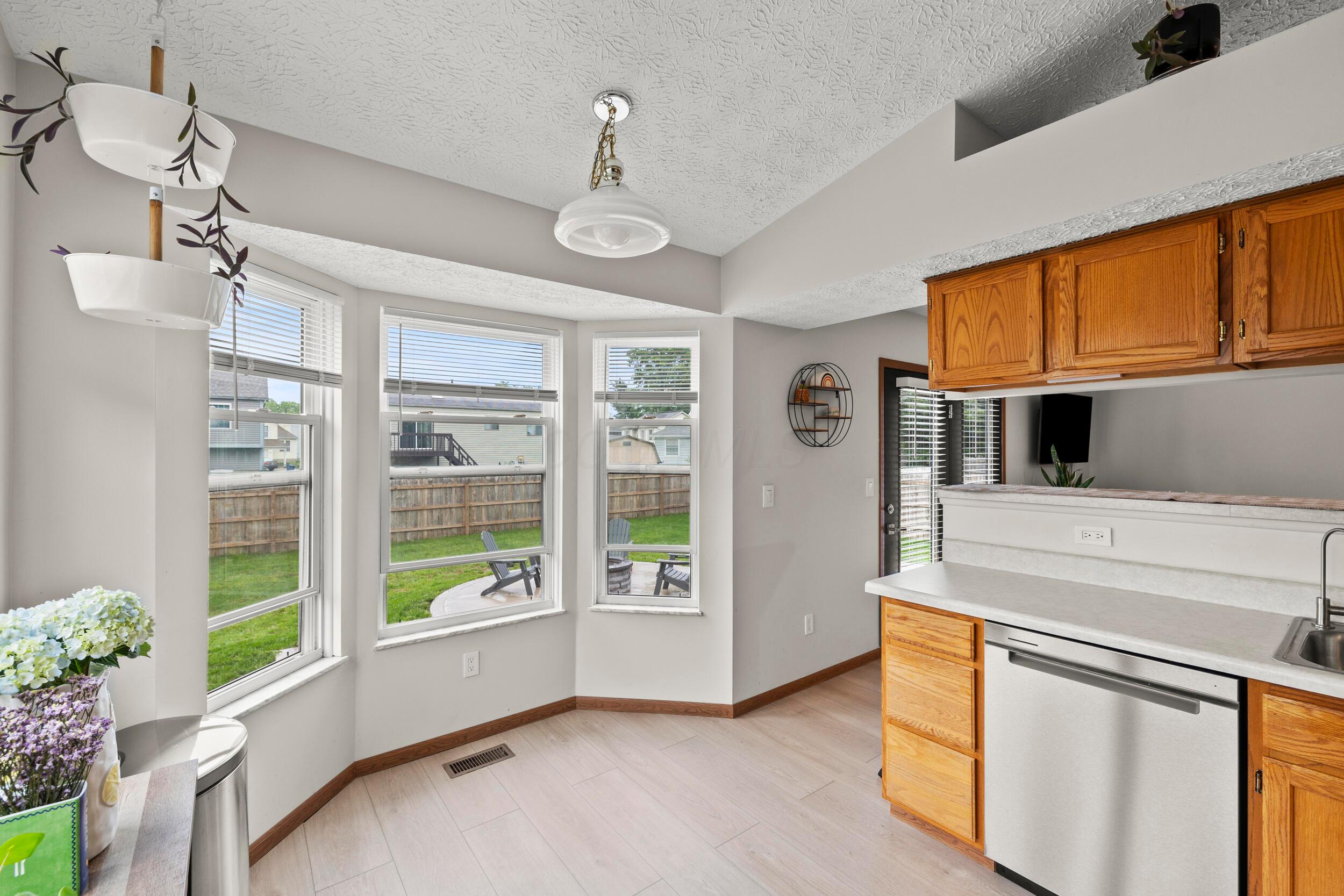 6950 Bennell Drive, Reynoldsburg, Ohio image 12