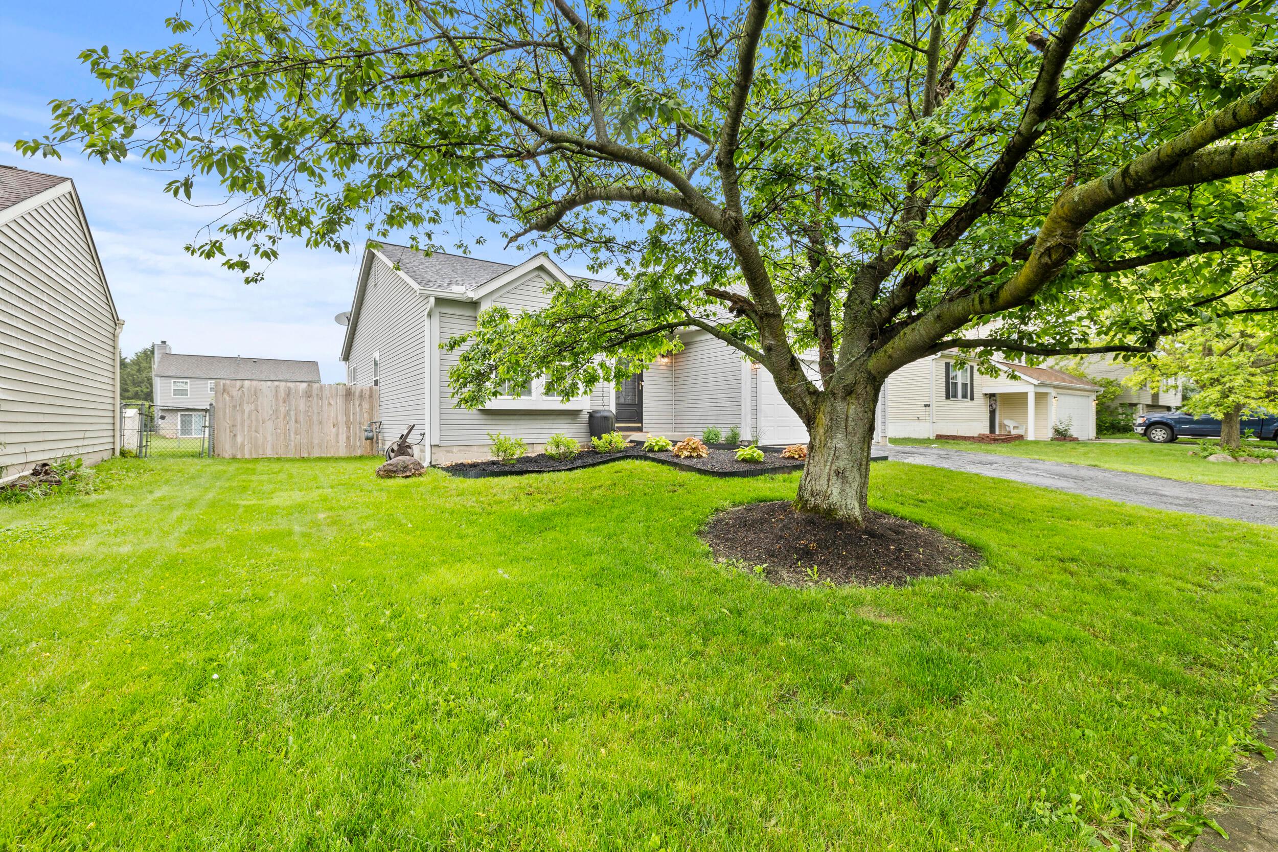 6950 Bennell Drive, Reynoldsburg, Ohio image 2