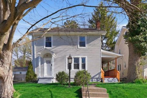 Photo of 637 Lenox Avenue, Zanesville, OH 43701 (MLS # 226012933)