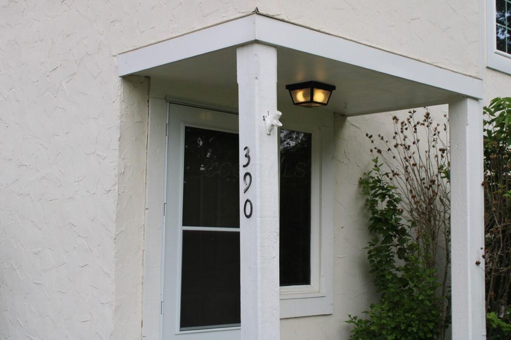 Photo of 390-404 Edinburgh Road, Dublin, OH 43017 (MLS # 226005594)