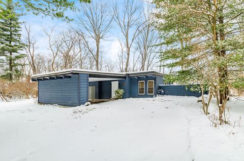 Photo of 390 Lenappe Drive, Columbus, OH 43214 (MLS # 226005852)