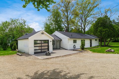 Photo of 4450 E Johnstown Road, Columbus, OH 43230 (MLS # 226014377)