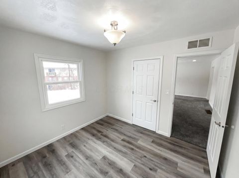 Tiny photo for 202 Wildwood Avenue, Lancaster, OH 43130 (MLS # 226003176)