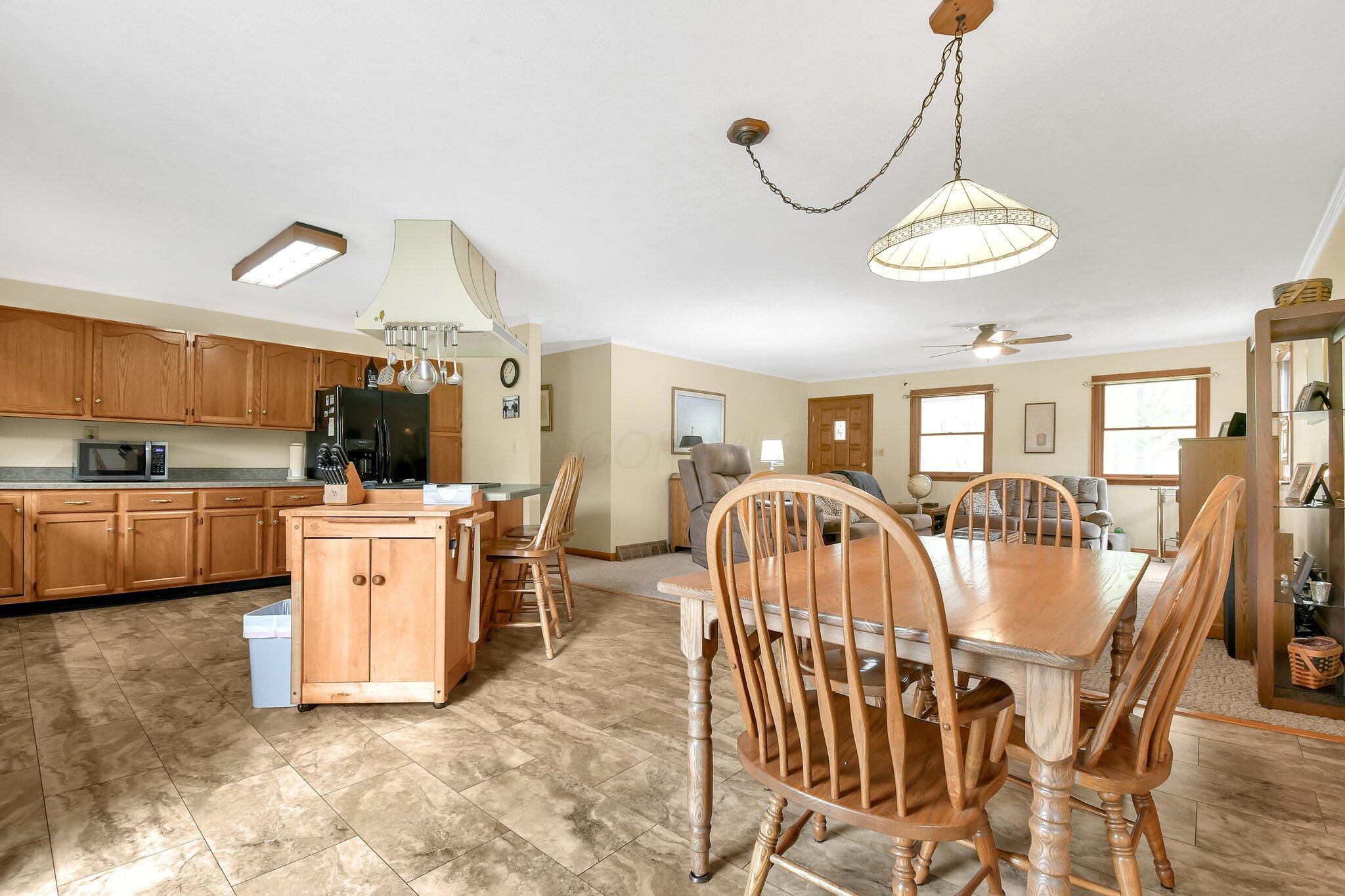 11065 Upper Gilchrist Road, Mount Vernon, Ohio image 11