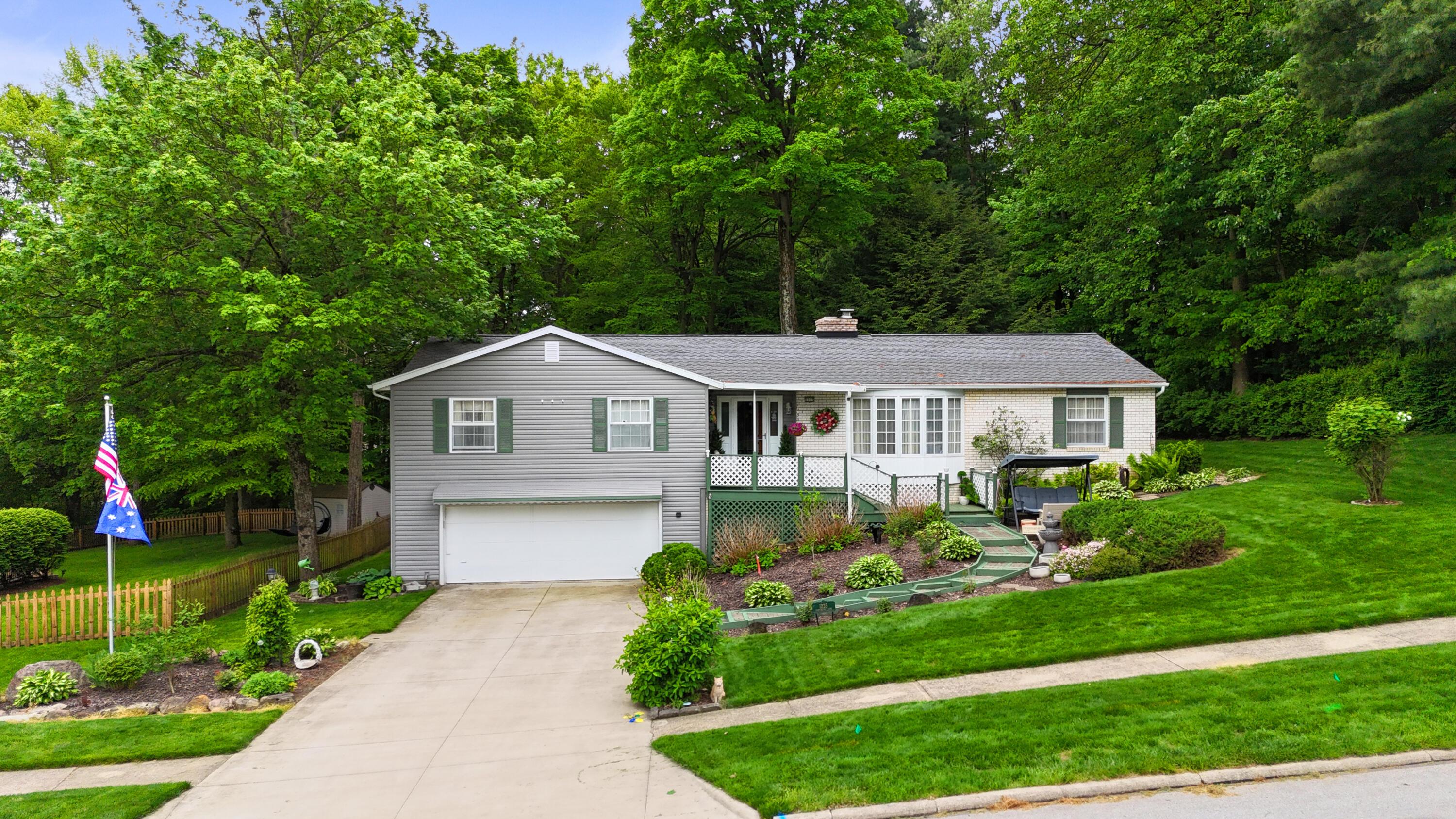 1235 Canteberry Lane, Mansfield, Ohio image 2