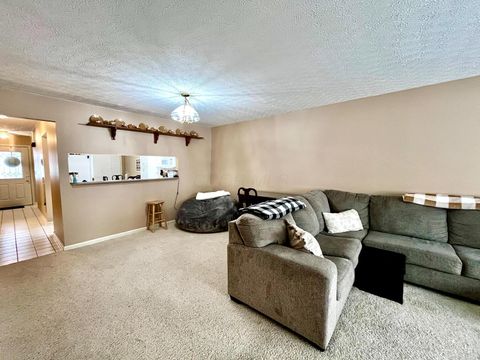 Tiny photo for 4 Becky Lane, Chillicothe, OH 45601 (MLS # 226002954)