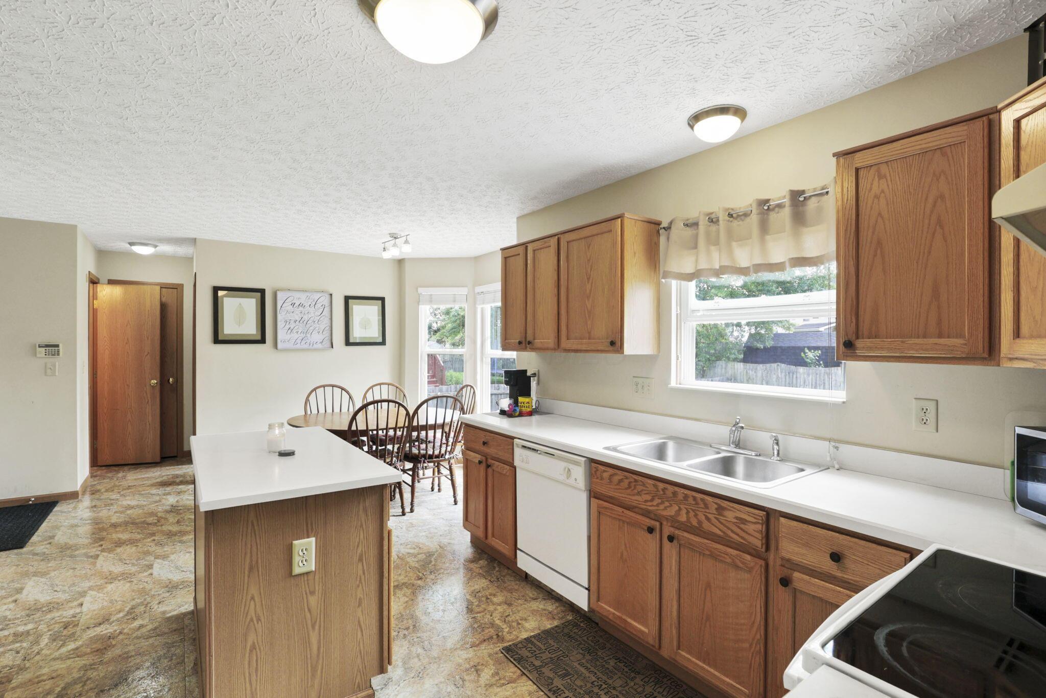8537 Wildomar Avenue, Reynoldsburg, Ohio image 16