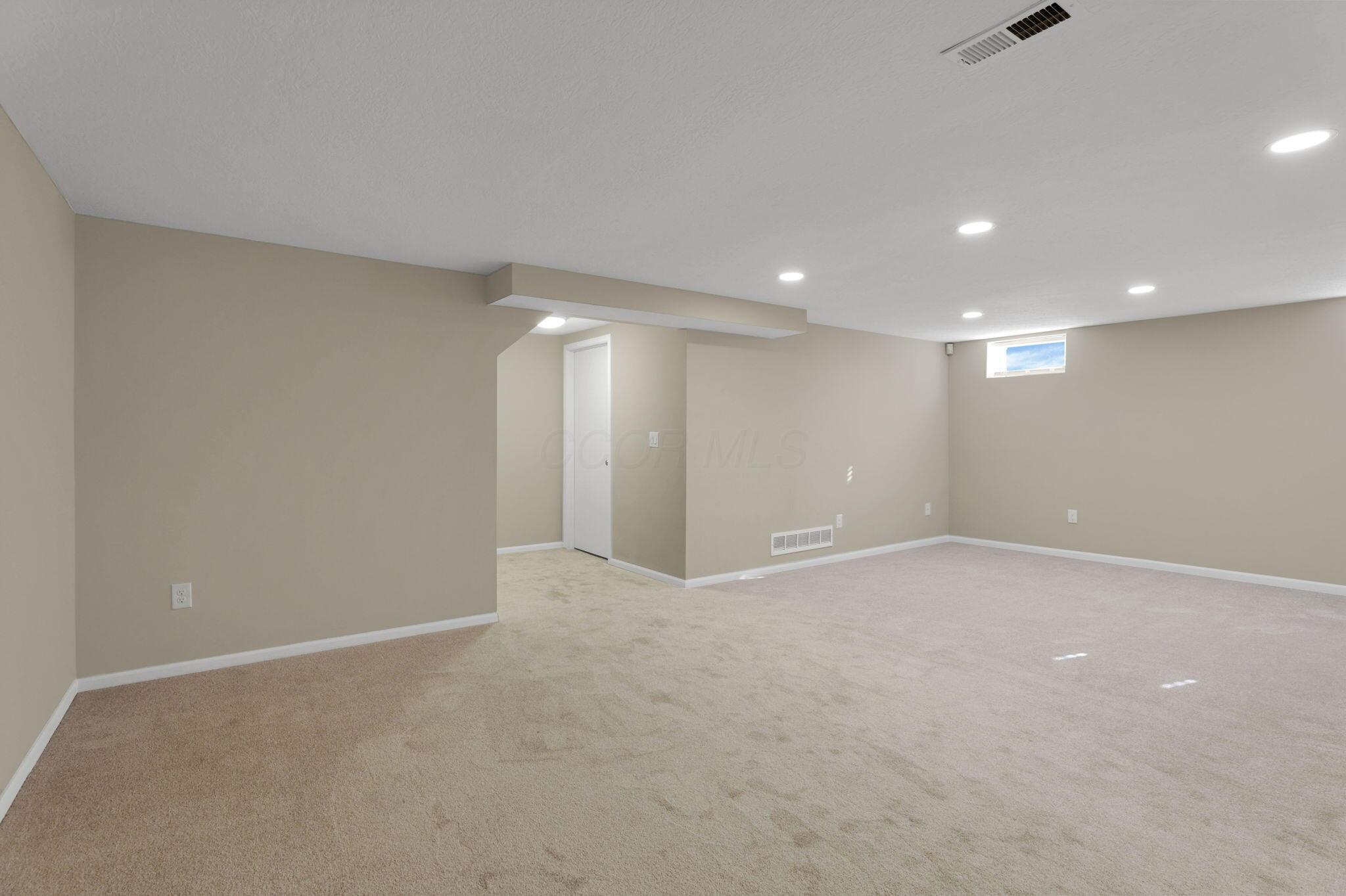 1722 Rock Creek Drive, Grove City, Ohio image 23