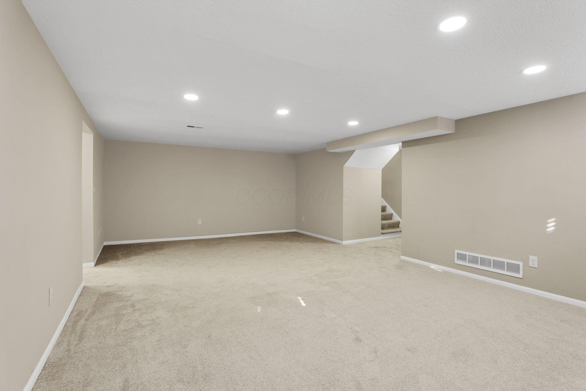 1722 Rock Creek Drive, Grove City, Ohio image 22