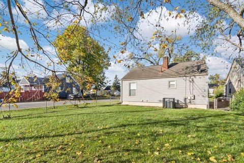 Tiny photo for 2214 Grasmere Avenue, Columbus, OH 43211 (MLS # 225042078)