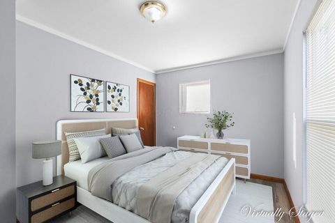 Tiny photo for 2214 Grasmere Avenue, Columbus, OH 43211 (MLS # 225042078)