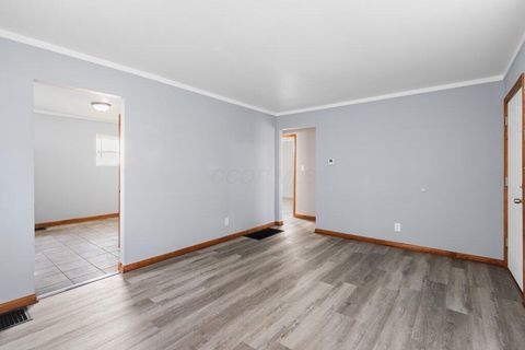 Tiny photo for 2214 Grasmere Avenue, Columbus, OH 43211 (MLS # 225042078)