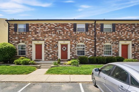 Photo of 2565 Olde Hill Court S B #B, Columbus, OH 43221 (MLS # 226012895)