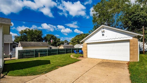 Tiny photo for 921 Lindbergh Avenue, Zanesville, OH 43701 (MLS # 226037160)