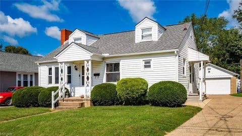 Photo of 921 Lindbergh Avenue, Zanesville, OH 43701 (MLS # 226037160)