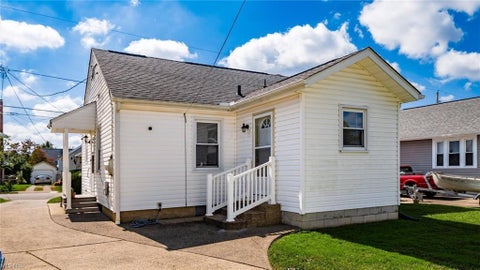 Tiny photo for 921 Lindbergh Avenue, Zanesville, OH 43701 (MLS # 226037160)