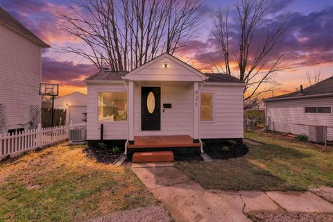 Photo of 821 Jones Avenue, Newark, OH 43055 (MLS # 226010561)