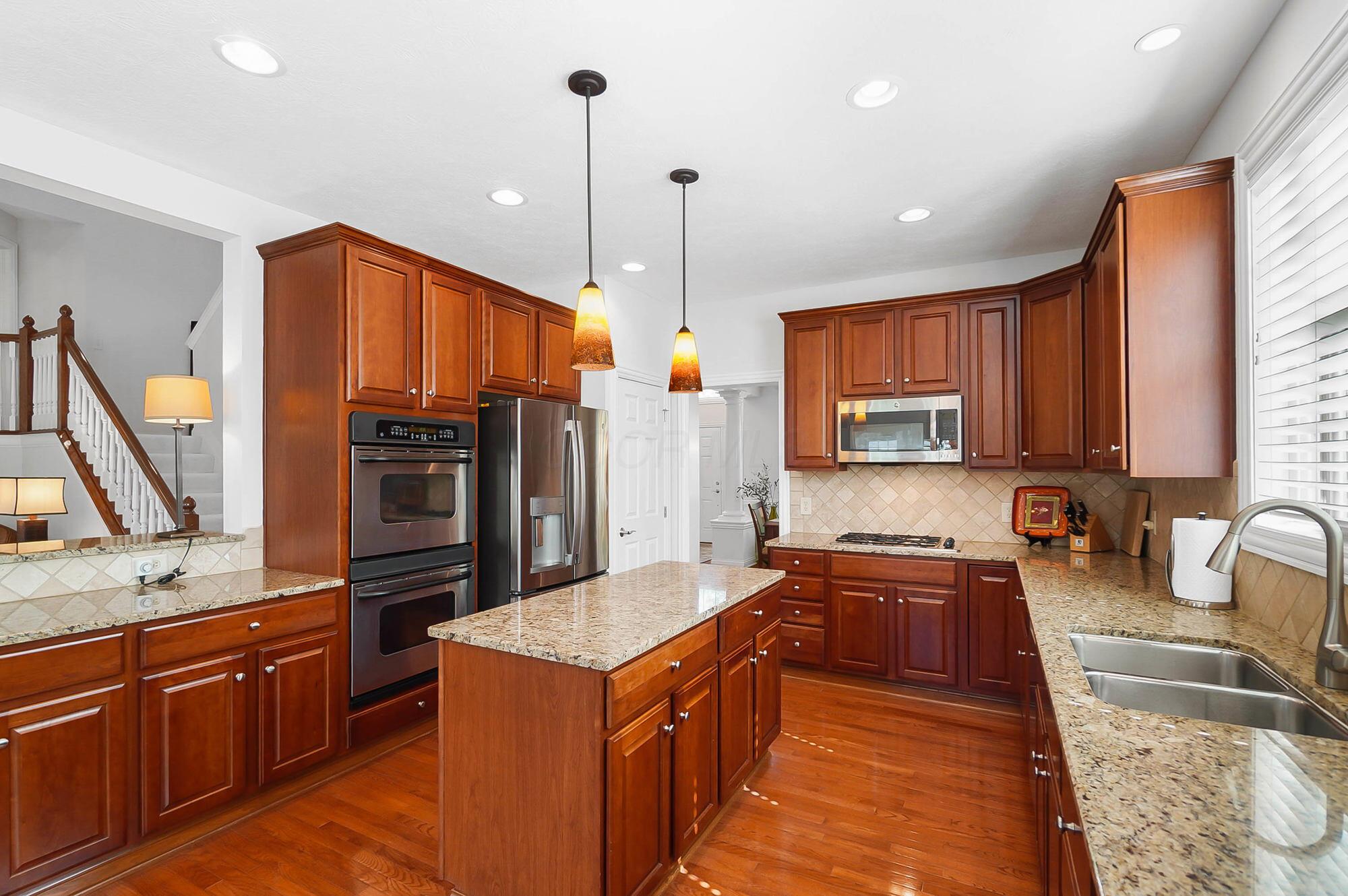 6415 Green Stone Loop, Dublin, Ohio image 16