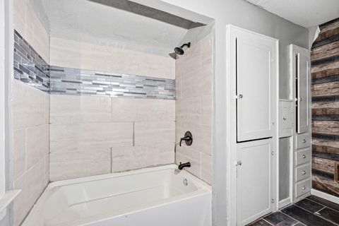 Tiny photo for 1218 E 22nd Avenue, Columbus, OH 43211 (MLS # 226004427)