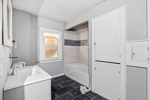 Tiny photo for 1218 E 22nd Avenue, Columbus, OH 43211 (MLS # 226004427)