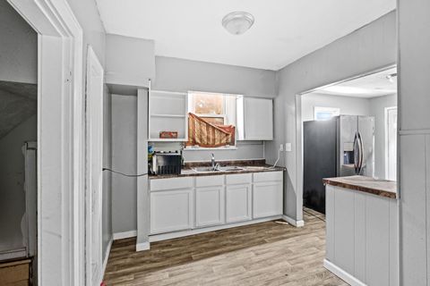 Tiny photo for 1218 E 22nd Avenue, Columbus, OH 43211 (MLS # 226004427)