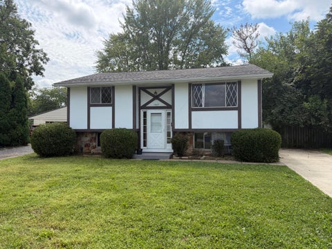 Photo of 1687 Brookfield Square S, Columbus, OH 43229 (MLS # 226034466)