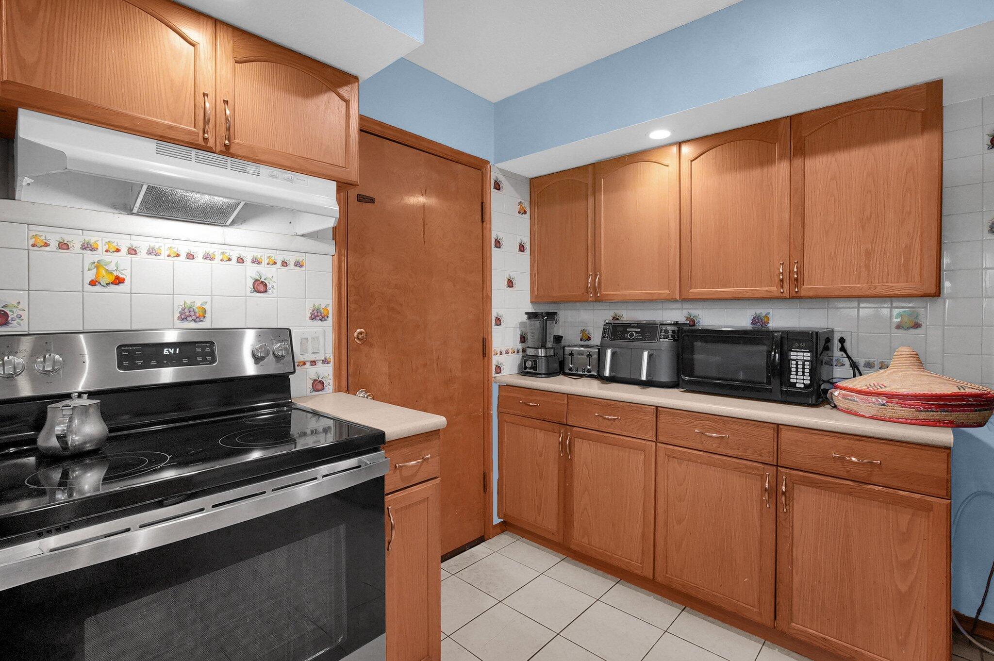 1068 Ross Road Road, Columbus, Ohio image 9