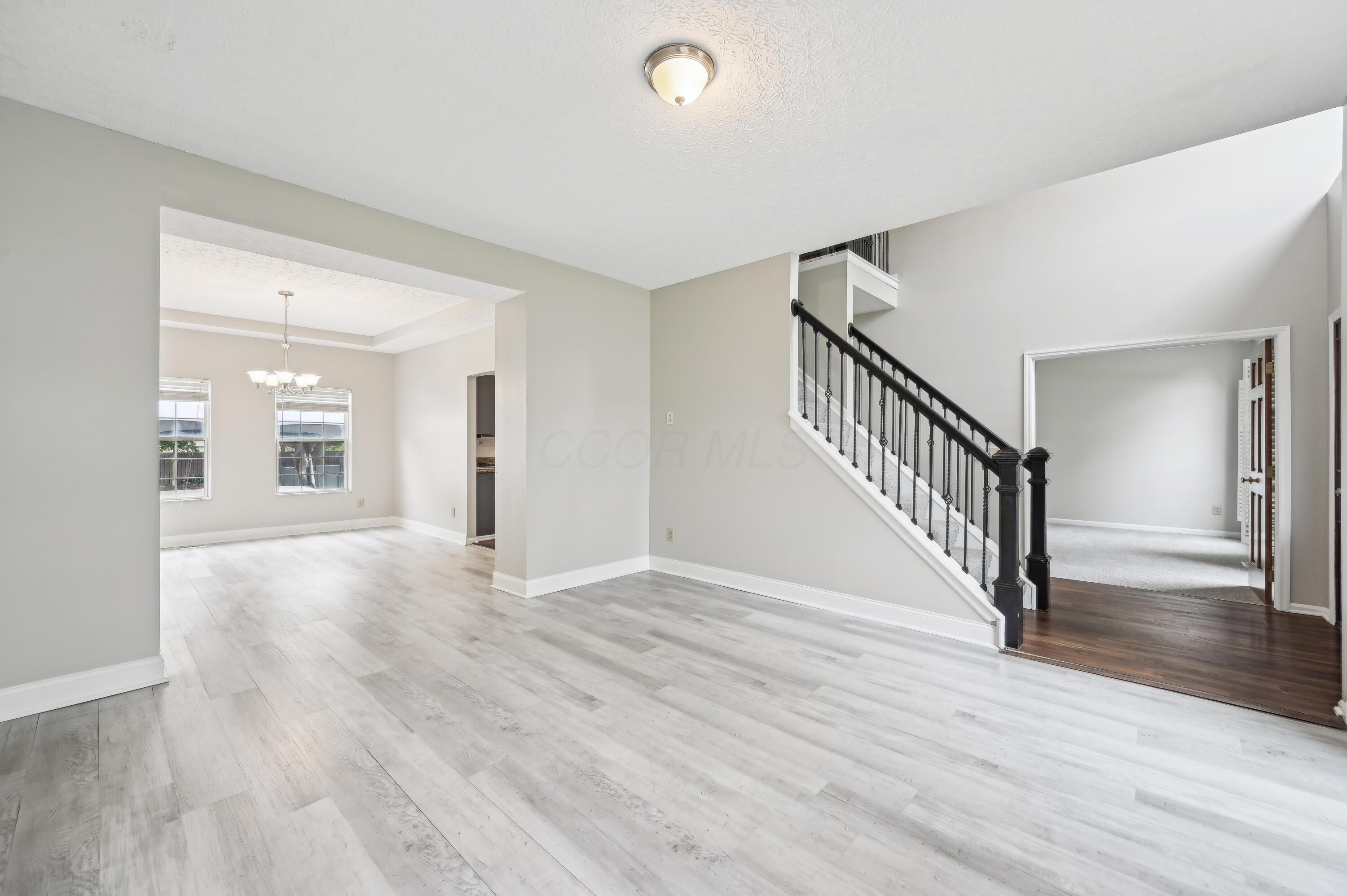 5650 Meadow Grove Drive, Grove City, Ohio image 11
