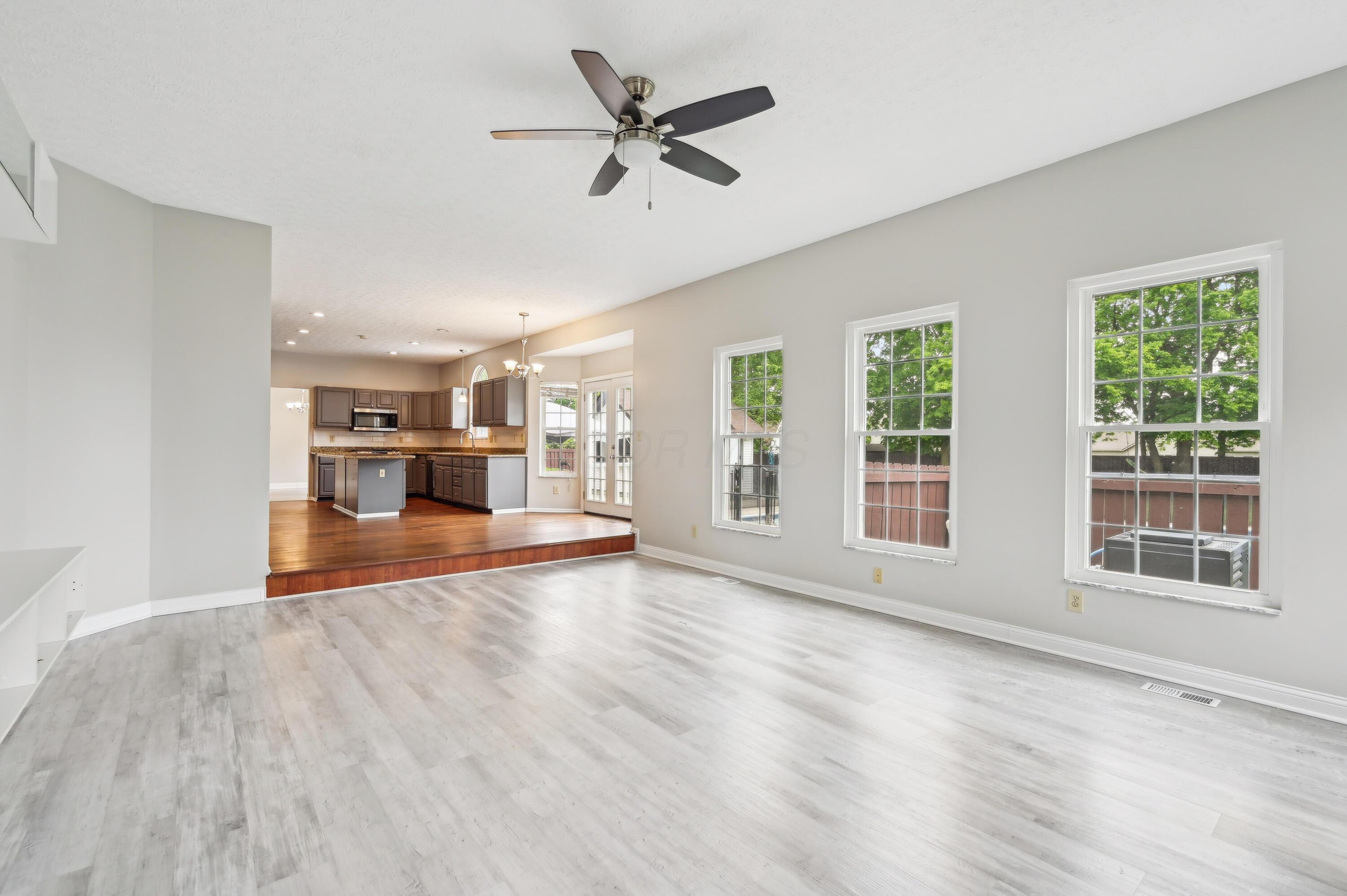 5650 Meadow Grove Drive, Grove City, Ohio image 16