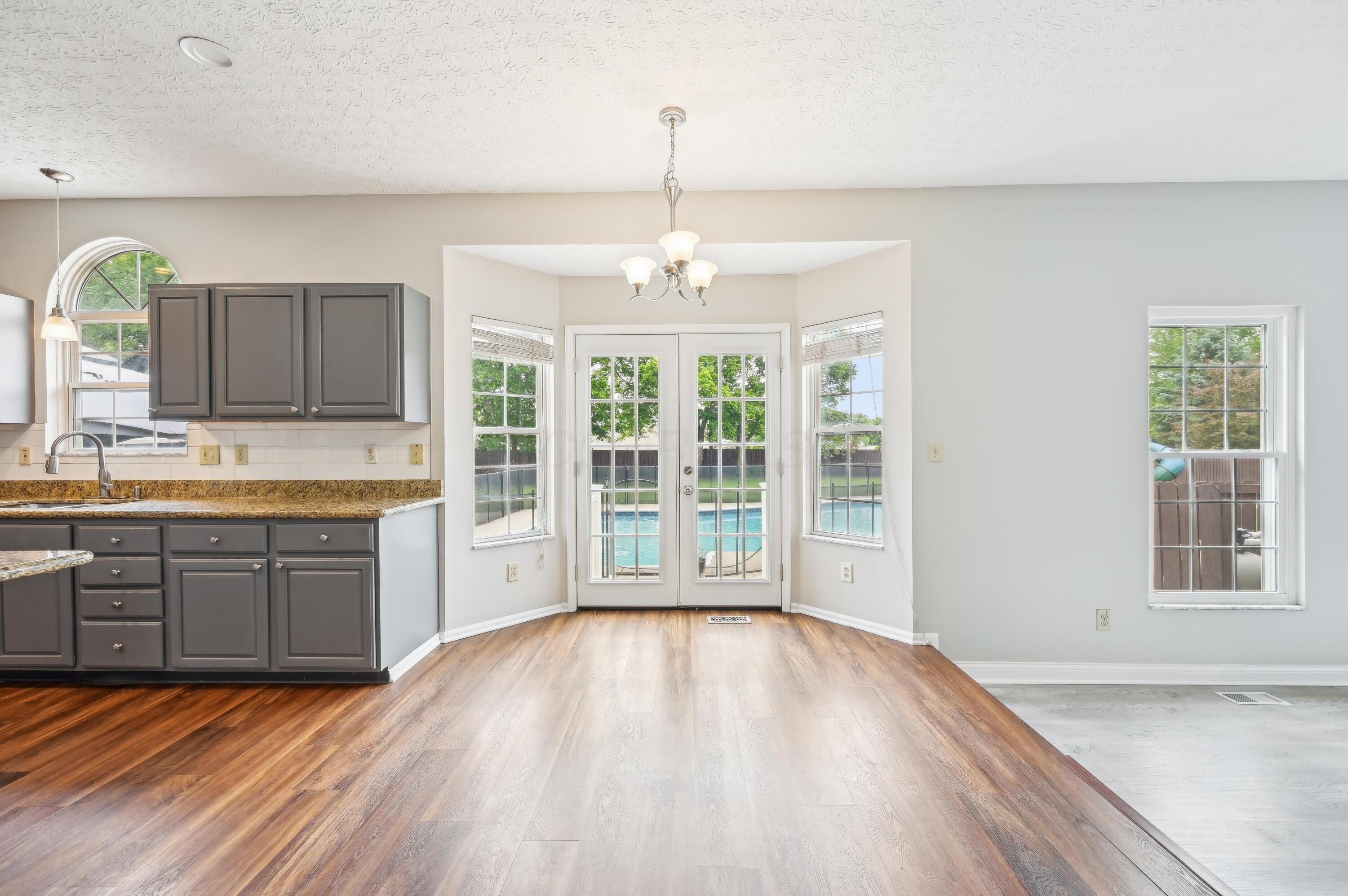 5650 Meadow Grove Drive, Grove City, Ohio image 18