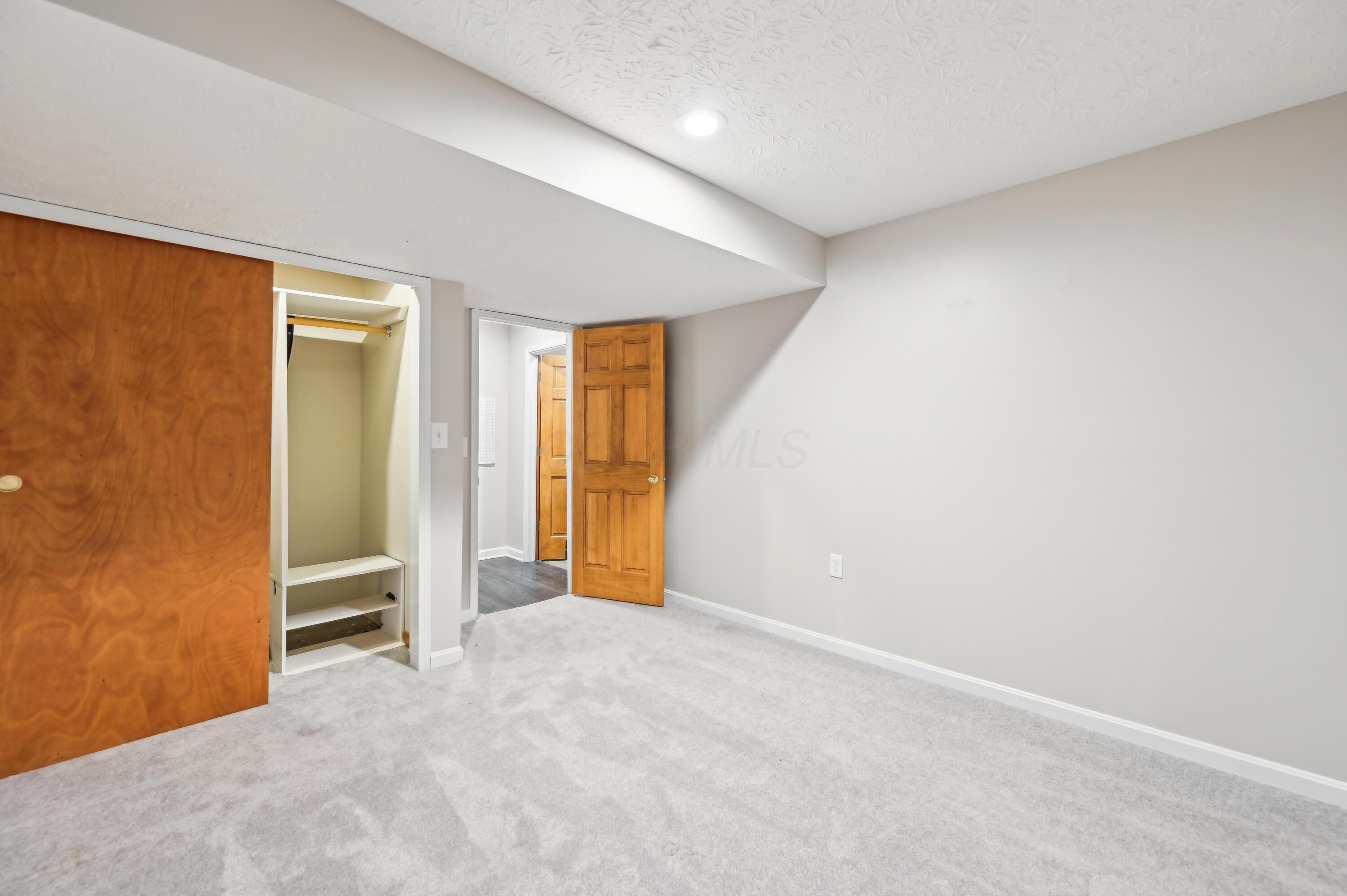 5650 Meadow Grove Drive, Grove City, Ohio image 34