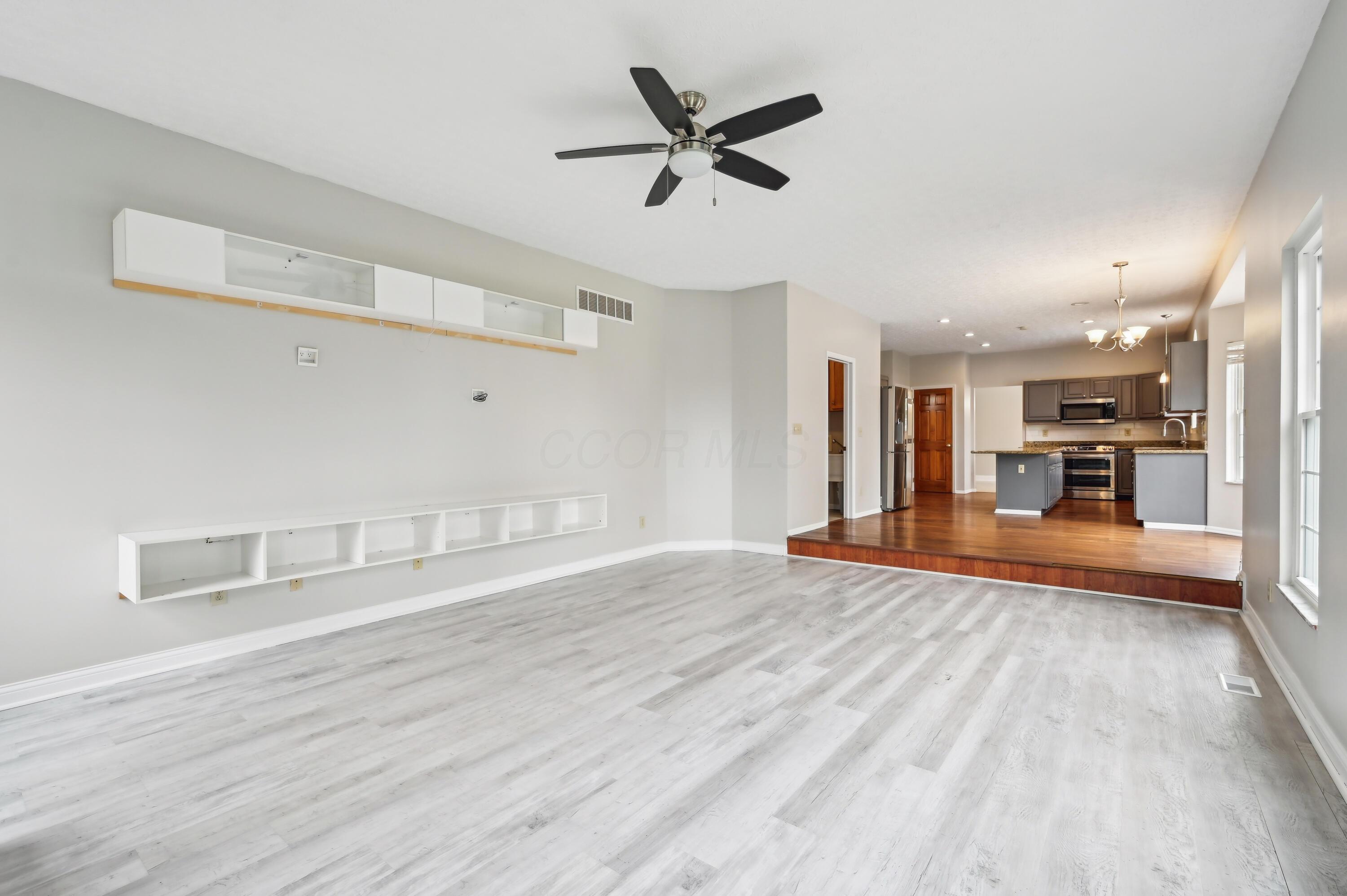 5650 Meadow Grove Drive, Grove City, Ohio image 17