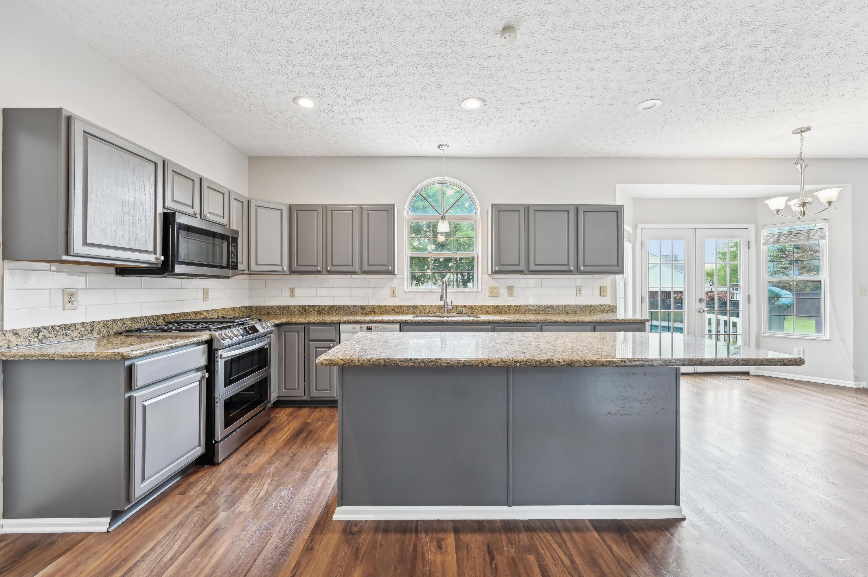 5650 Meadow Grove Drive, Grove City, Ohio image 20