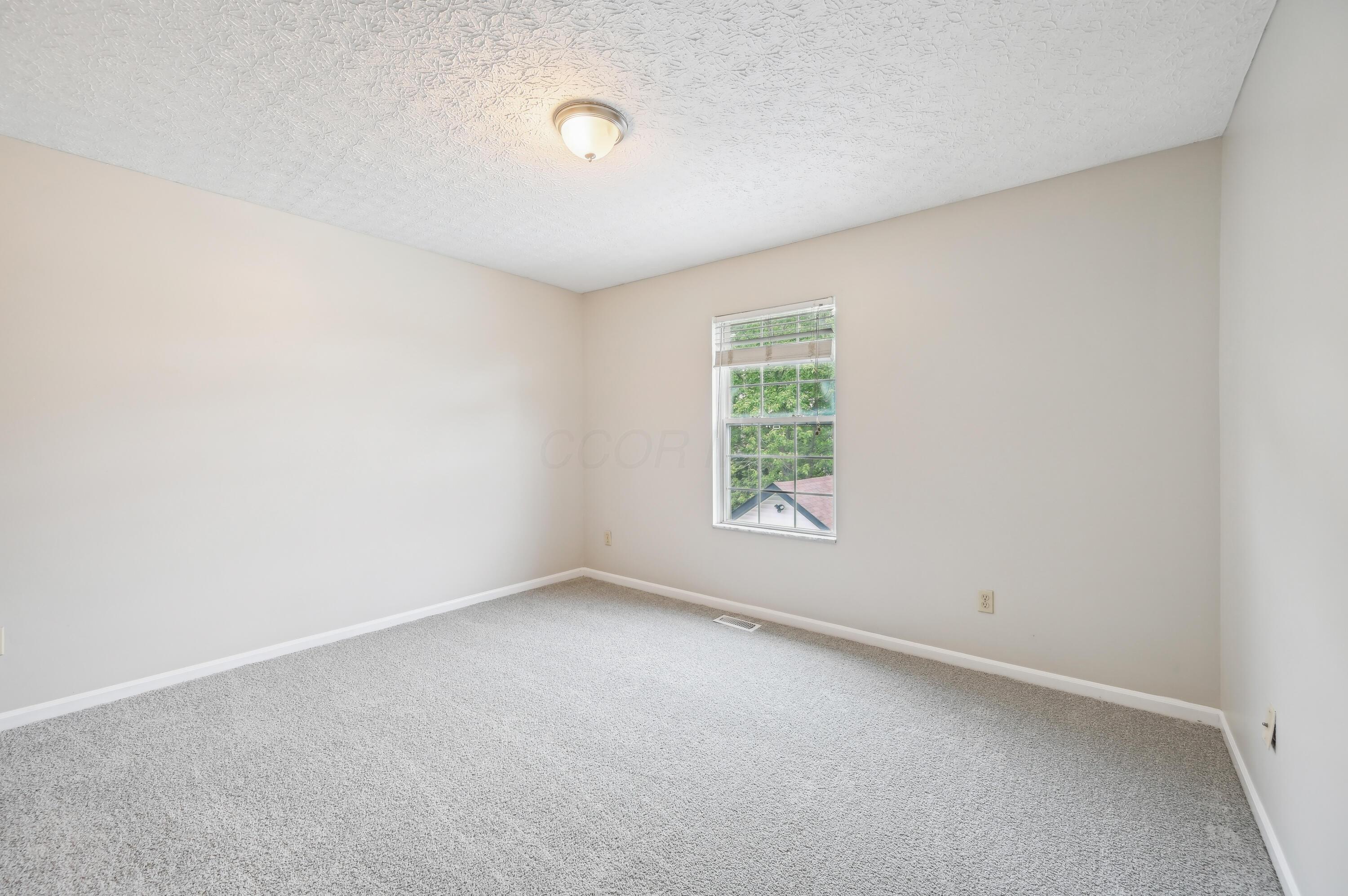 5650 Meadow Grove Drive, Grove City, Ohio image 38