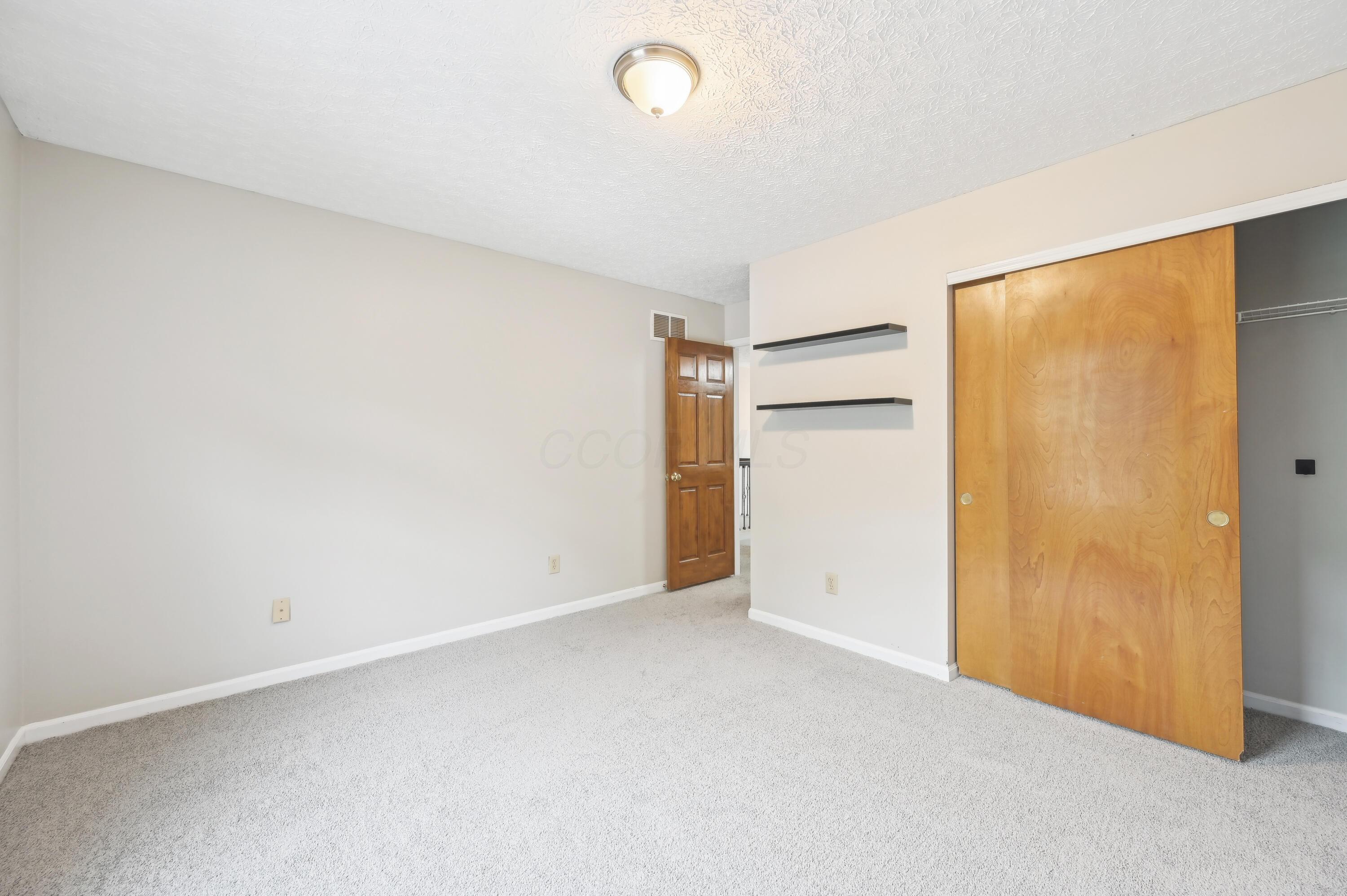 5650 Meadow Grove Drive, Grove City, Ohio image 39