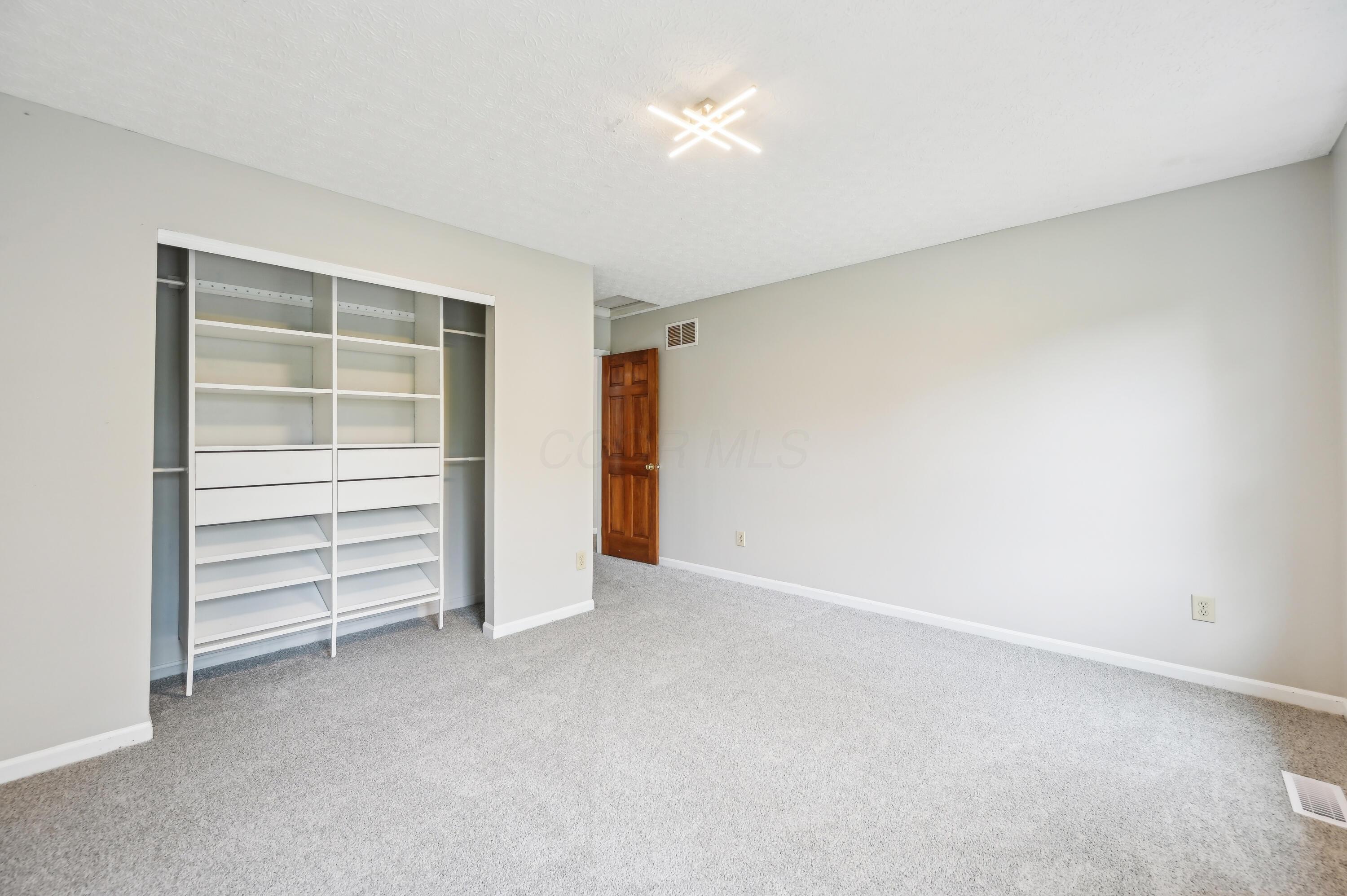 5650 Meadow Grove Drive, Grove City, Ohio image 36