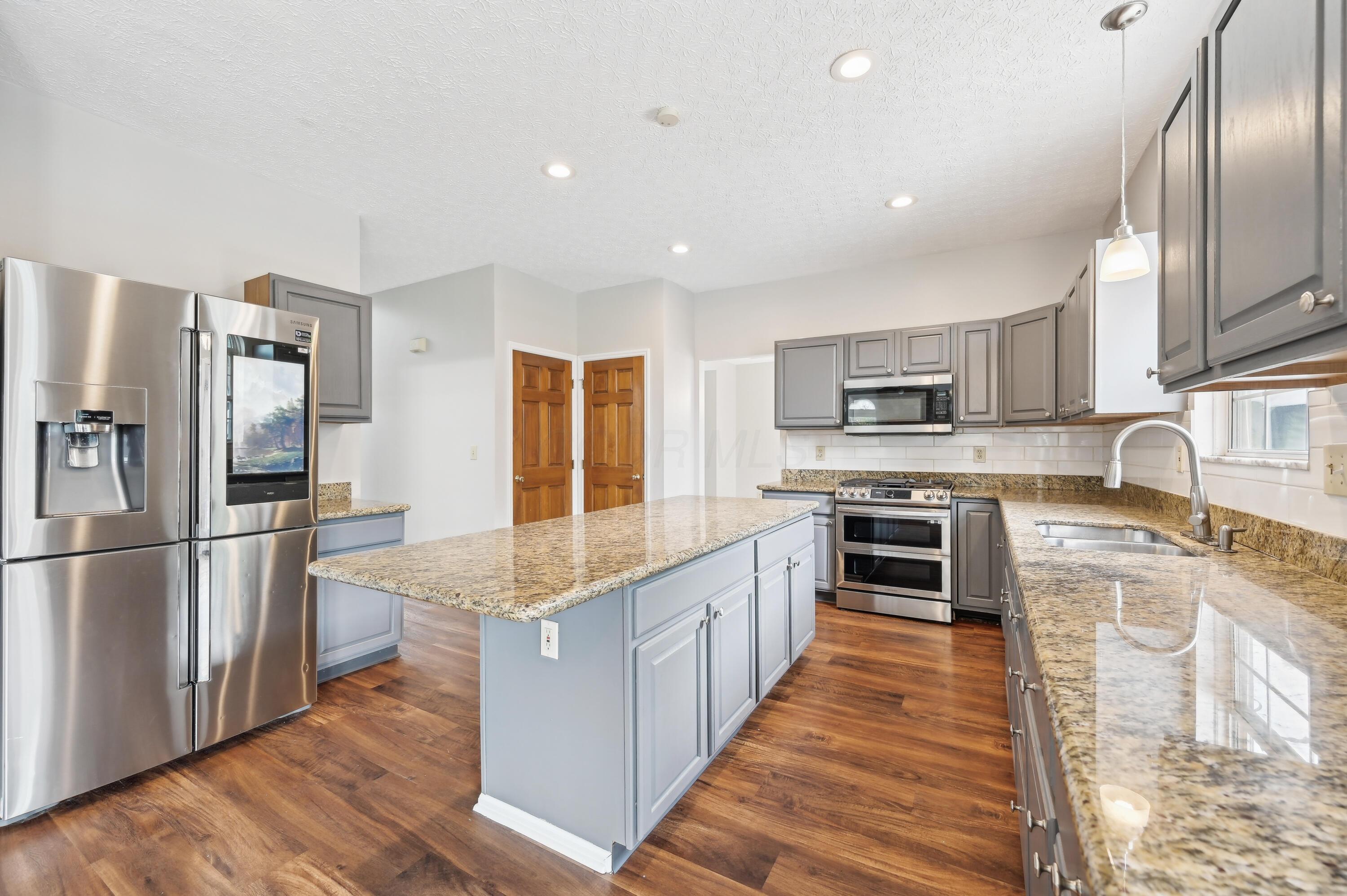 5650 Meadow Grove Drive, Grove City, Ohio image 22